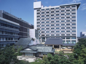Grandia Housen, Awara